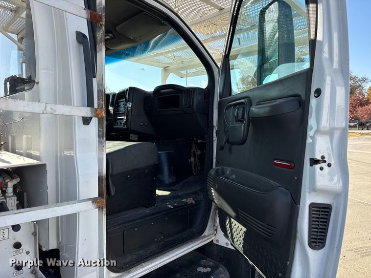 image for item ER0270 2003 Chevrolet C7500 forestry bucket truck