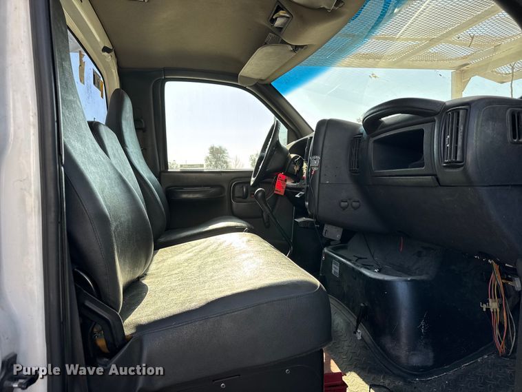 image for item ER0270 2003 Chevrolet C7500 forestry bucket truck