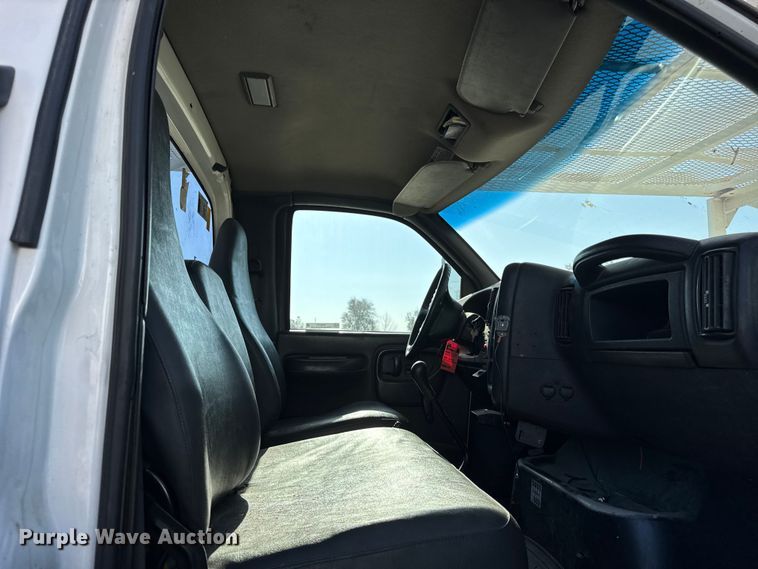 image for item ER0270 2003 Chevrolet C7500 forestry bucket truck