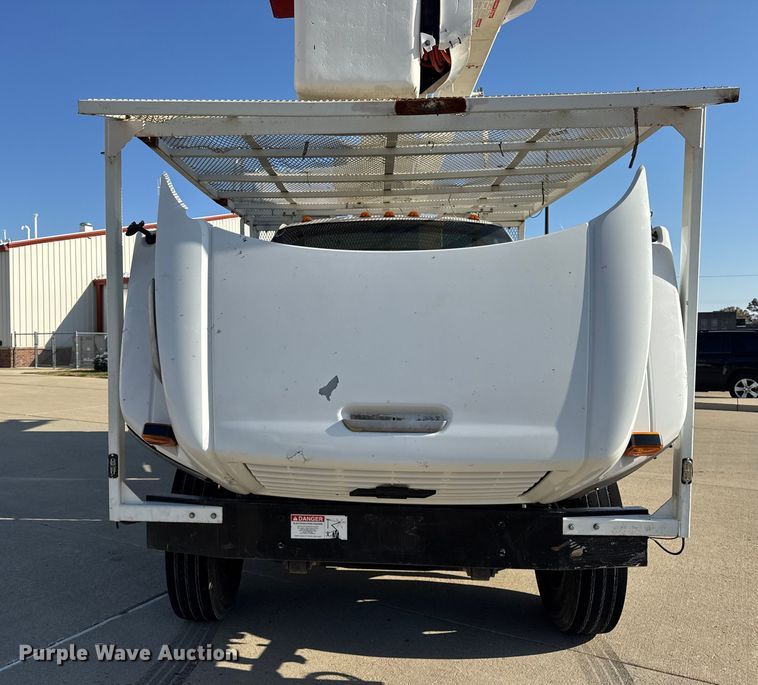 image for item ER0270 2003 Chevrolet C7500 forestry bucket truck
