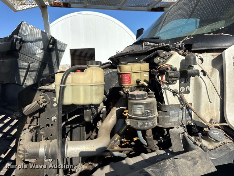 image for item ER0270 2003 Chevrolet C7500 forestry bucket truck