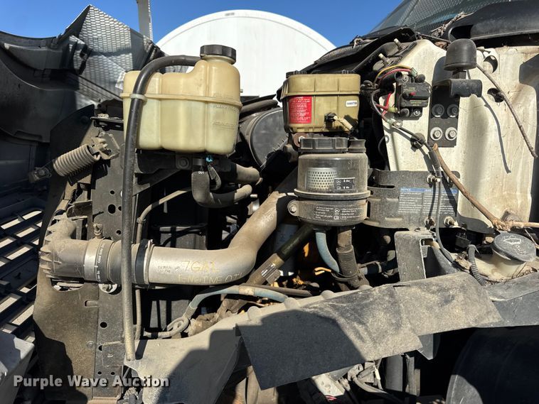 image for item ER0270 2003 Chevrolet C7500 forestry bucket truck