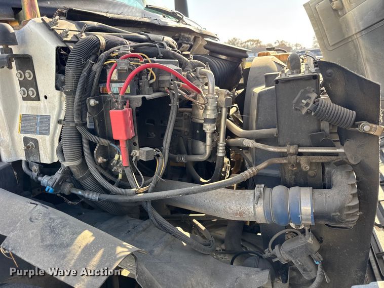 image for item ER0270 2003 Chevrolet C7500 forestry bucket truck