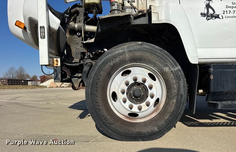 image for item ER0270 2003 Chevrolet C7500 forestry bucket truck