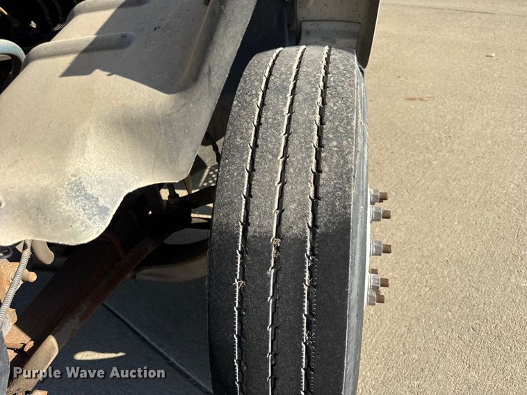 image for item ER0270 2003 Chevrolet C7500 forestry bucket truck