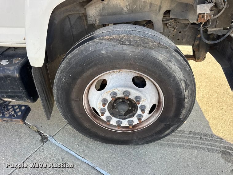 image for item ER0270 2003 Chevrolet C7500 forestry bucket truck