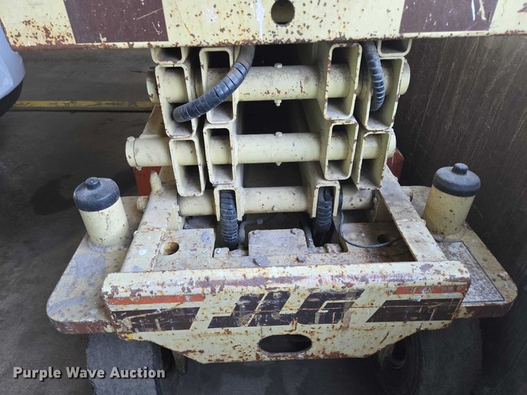 image for item ES2534 JLG CM-2033 scissor lift