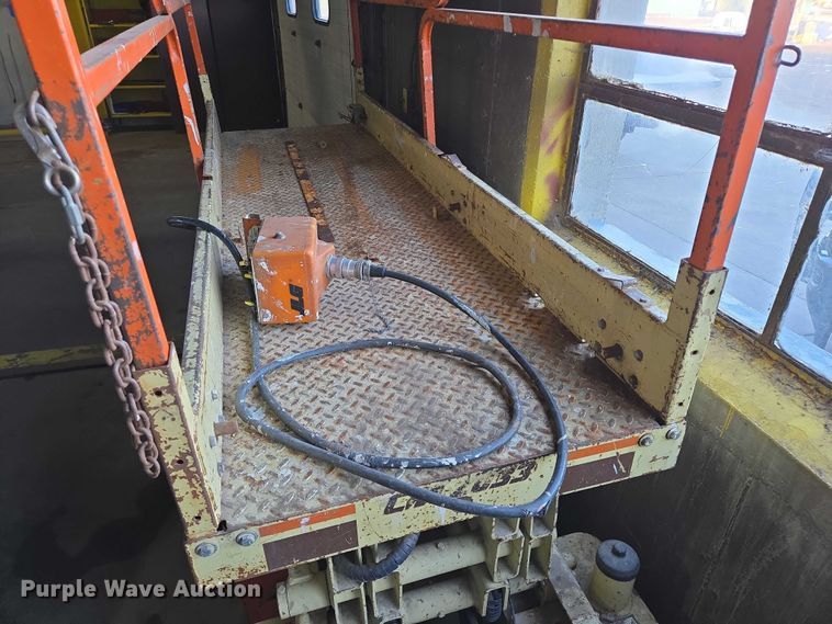 image for item ES2534 JLG CM-2033 scissor lift