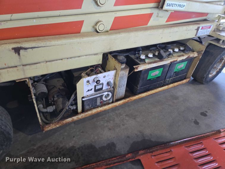 image for item ES2534 JLG CM-2033 scissor lift