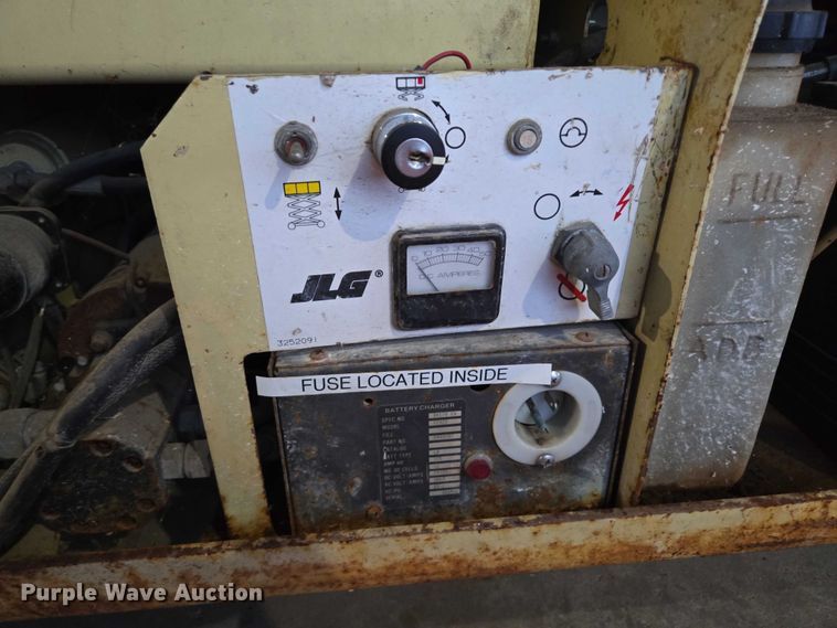 image for item ES2534 JLG CM-2033 scissor lift