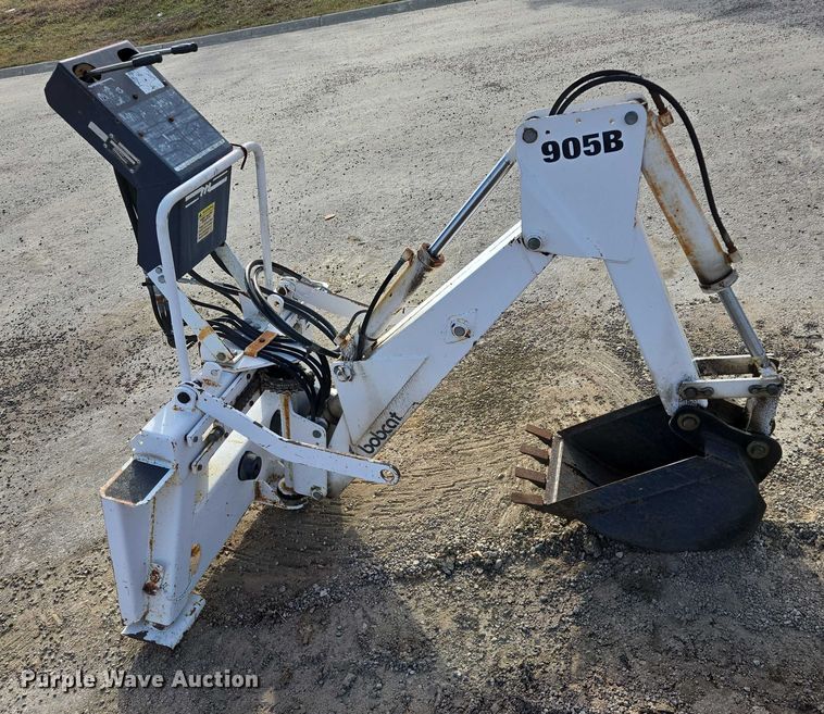 image for item ES2547 Bobcat 905B skid steer backhoe