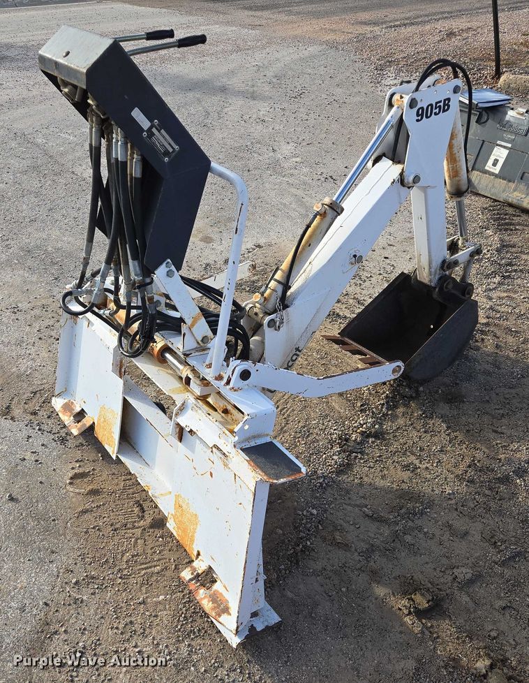image for item ES2547 Bobcat 905B skid steer backhoe