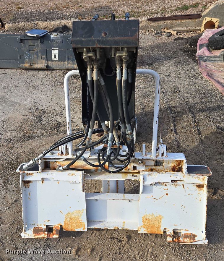 image for item ES2547 Bobcat 905B skid steer backhoe