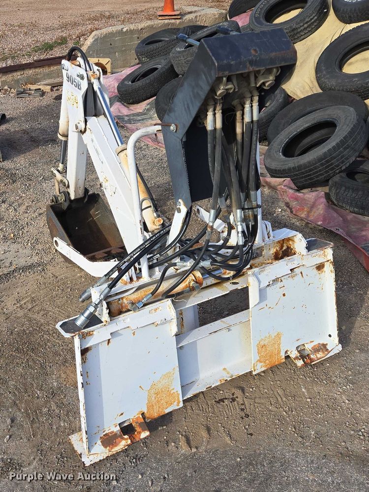 image for item ES2547 Bobcat 905B skid steer backhoe