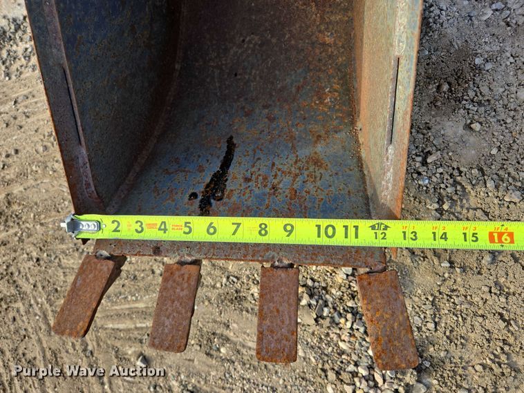 image for item ES2547 Bobcat 905B skid steer backhoe