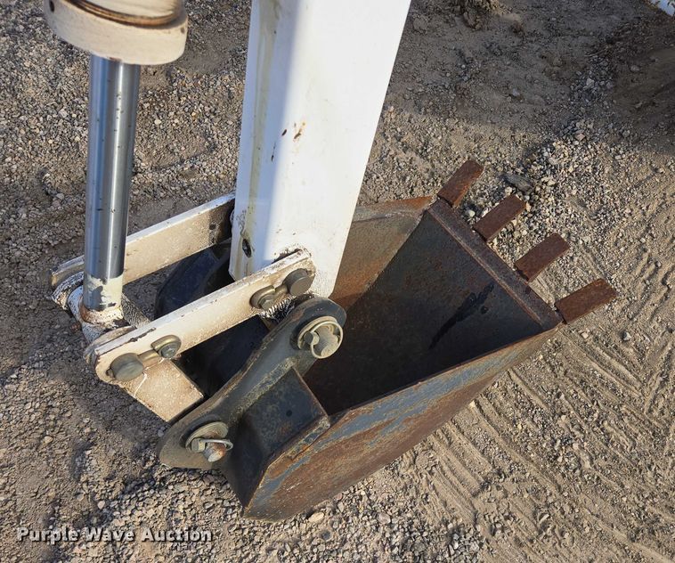 image for item ES2547 Bobcat 905B skid steer backhoe
