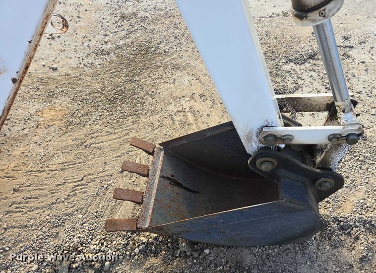 image for item ES2547 Bobcat 905B skid steer backhoe