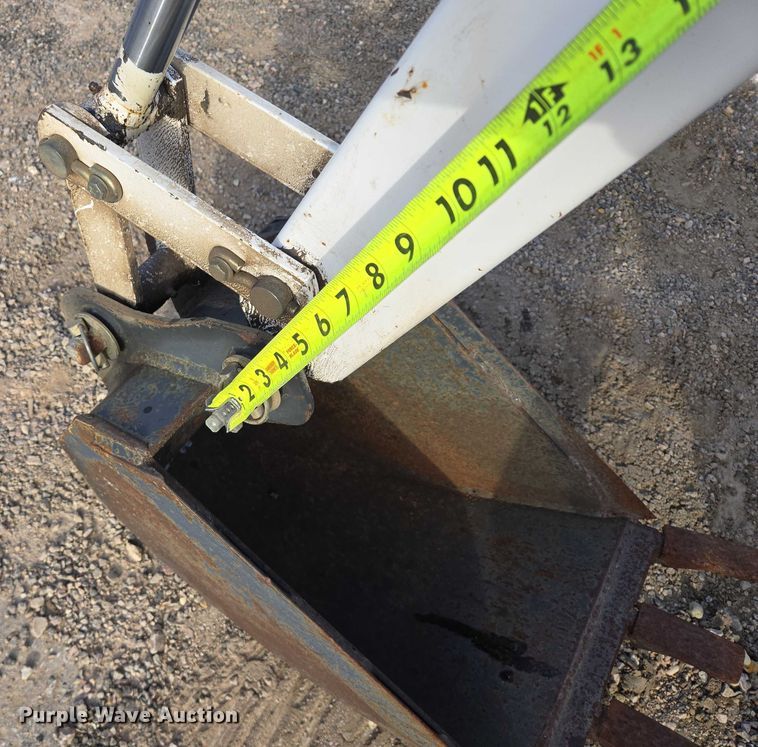 image for item ES2547 Bobcat 905B skid steer backhoe