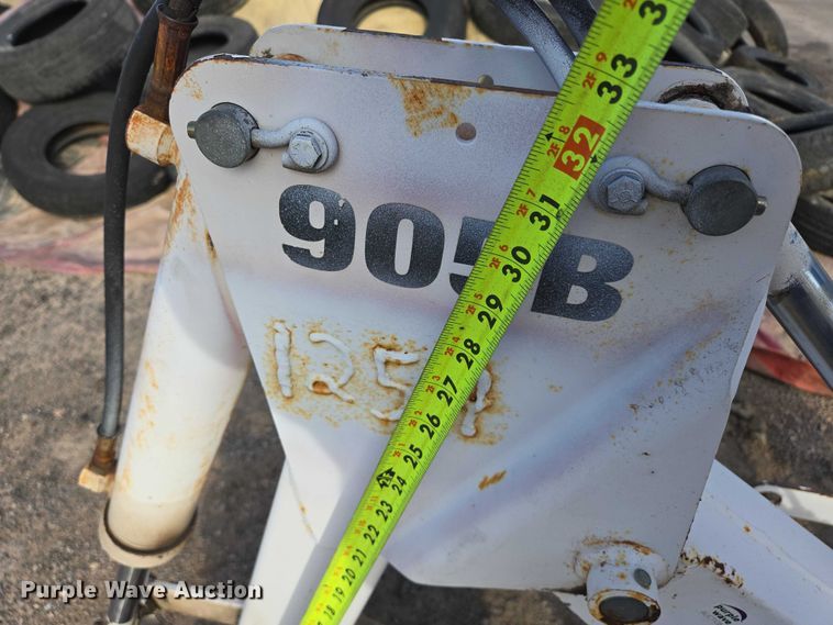 image for item ES2547 Bobcat 905B skid steer backhoe