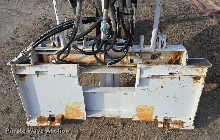 image for item ES2547 Bobcat 905B skid steer backhoe