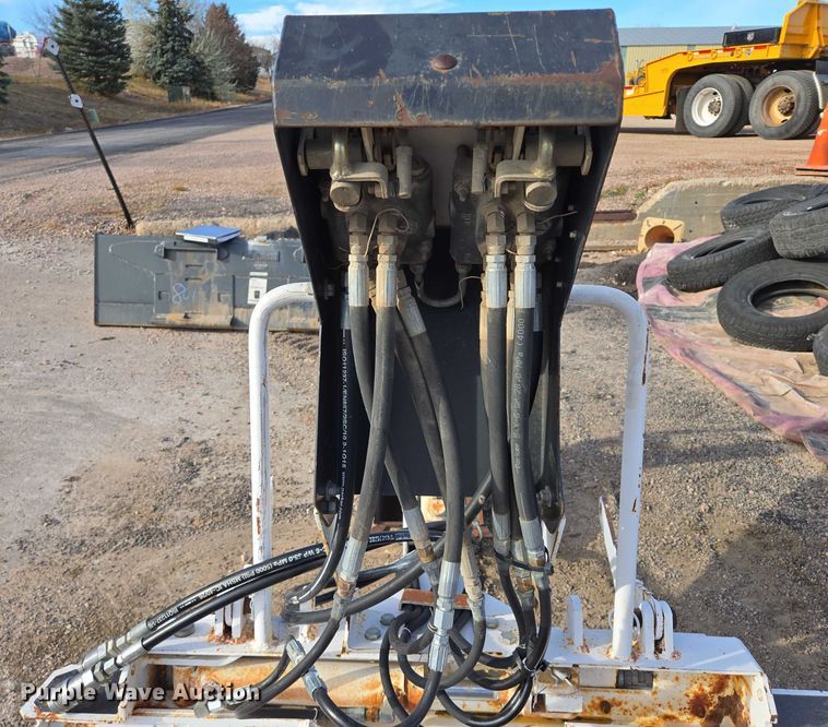 image for item ES2547 Bobcat 905B skid steer backhoe