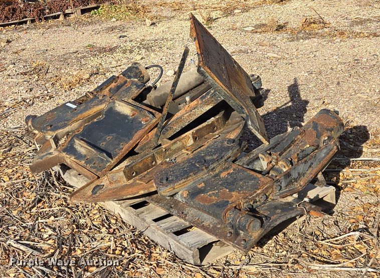 image for item ES2551 8'W mid-mount plow