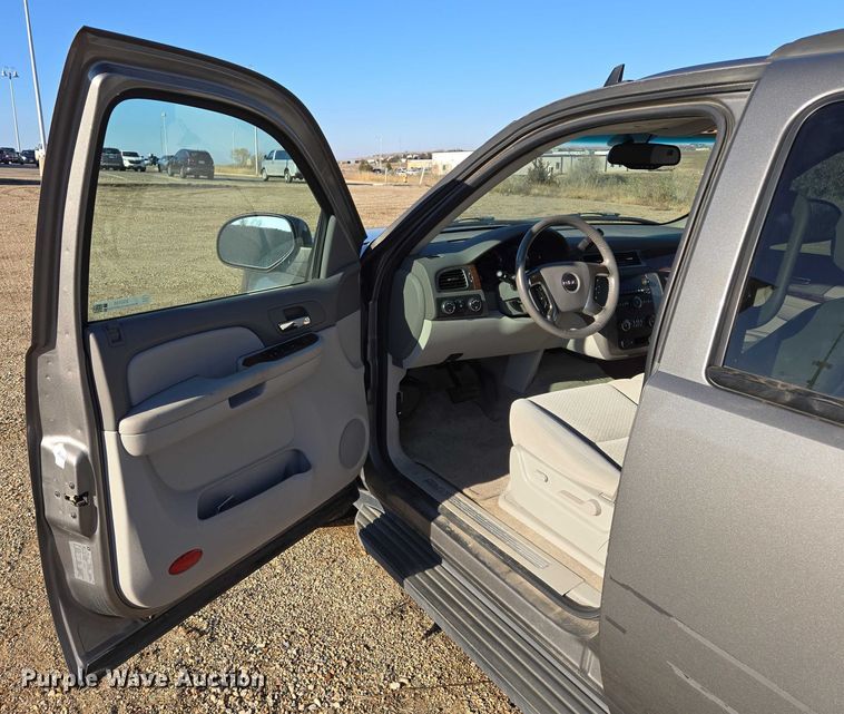 image for item ES2555 2007 GMC Yukon XL SUV