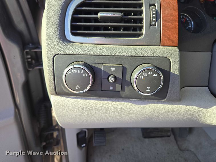 image for item ES2555 2007 GMC Yukon XL SUV