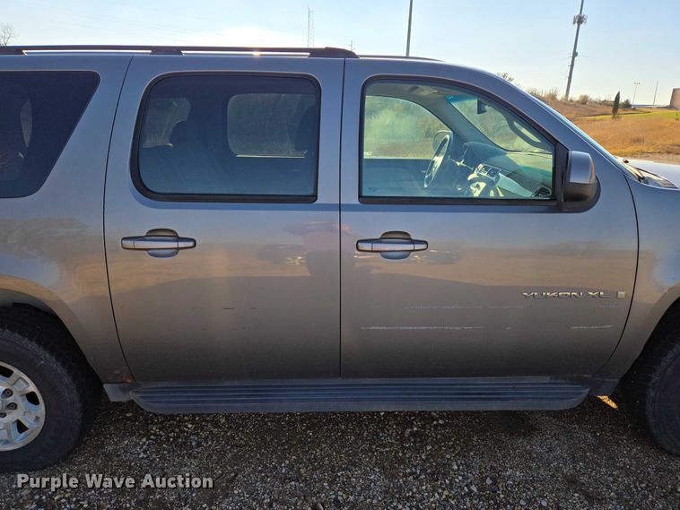 image for item ES2555 2007 GMC Yukon XL SUV
