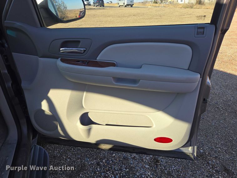 image for item ES2555 2007 GMC Yukon XL SUV