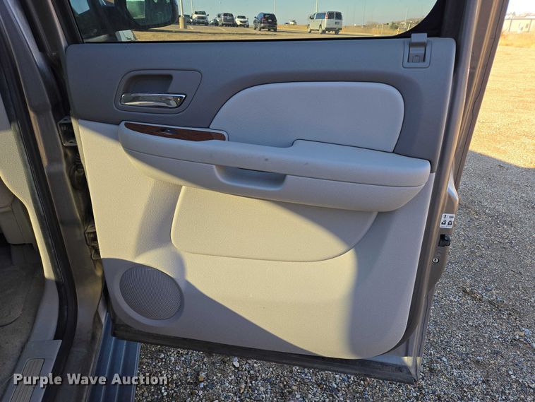 image for item ES2555 2007 GMC Yukon XL SUV