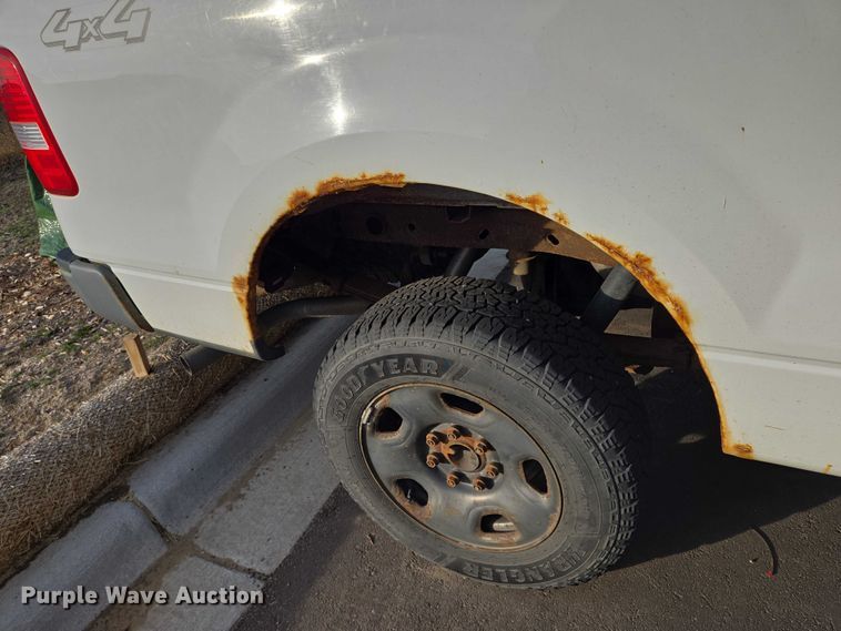 image for item ES2564 2005 Ford F150 pickup truck