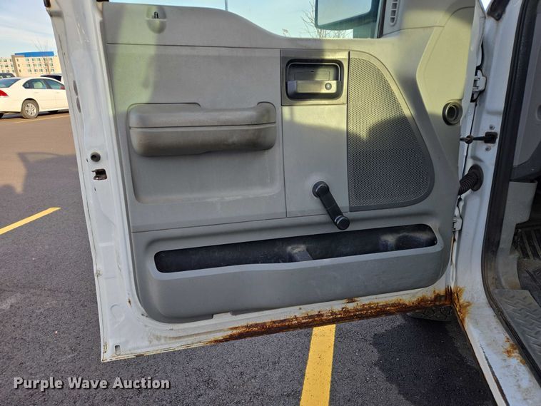 image for item ES2564 2005 Ford F150 pickup truck