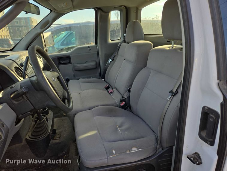 image for item ES2564 2005 Ford F150 pickup truck