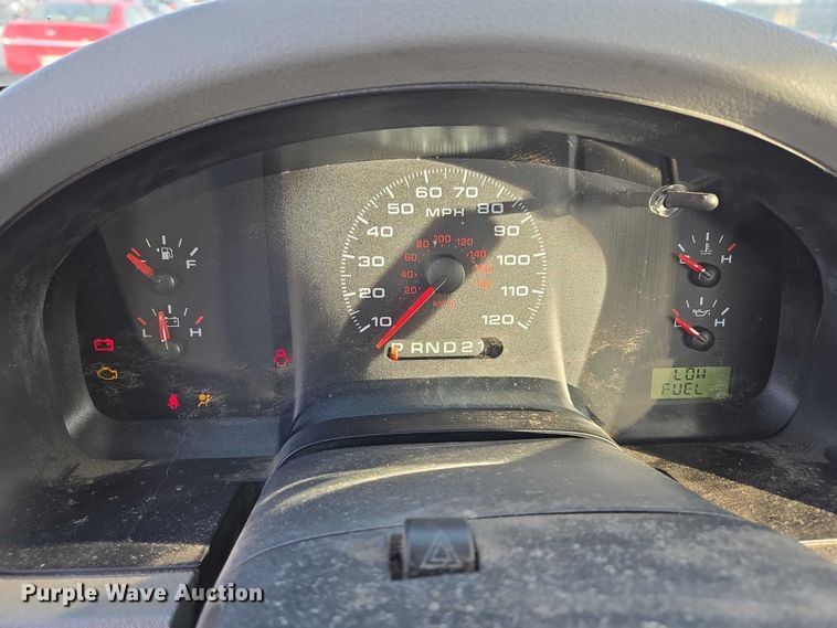 image for item ES2564 2005 Ford F150 pickup truck