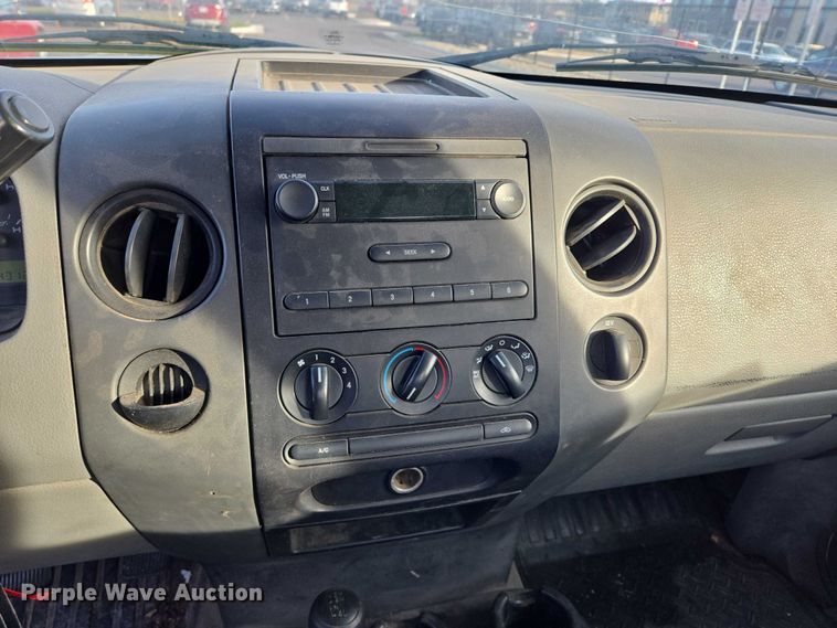 image for item ES2564 2005 Ford F150 pickup truck