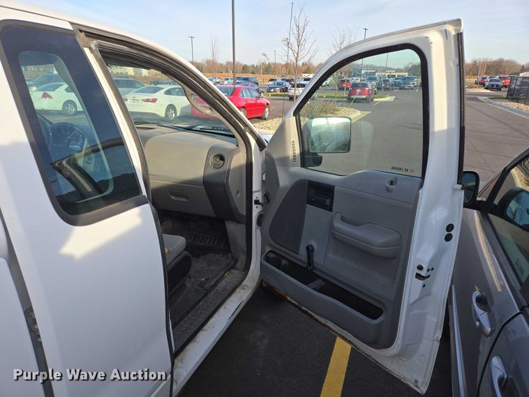 image for item ES2564 2005 Ford F150 pickup truck