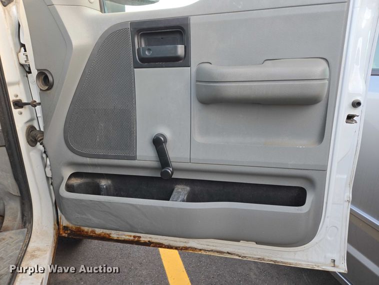 image for item ES2564 2005 Ford F150 pickup truck