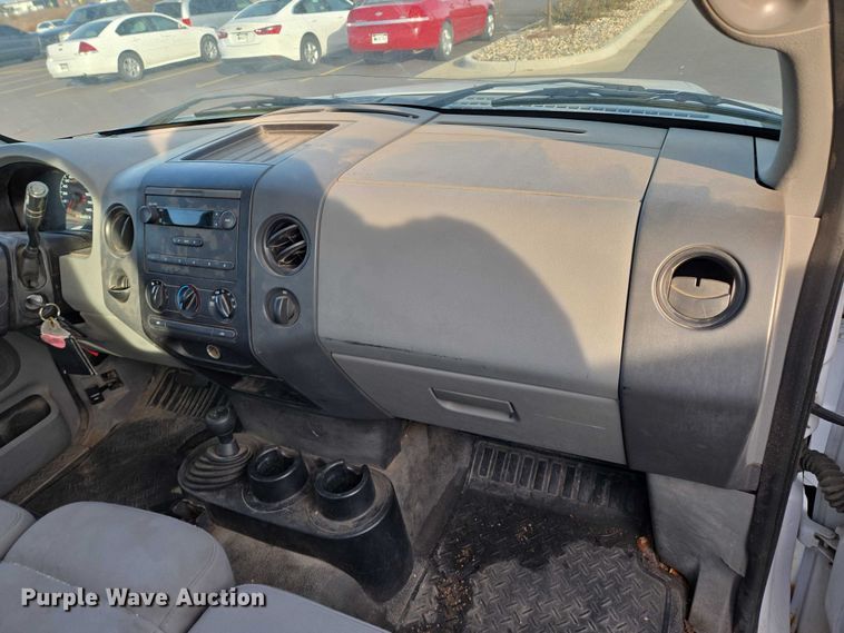 image for item ES2564 2005 Ford F150 pickup truck