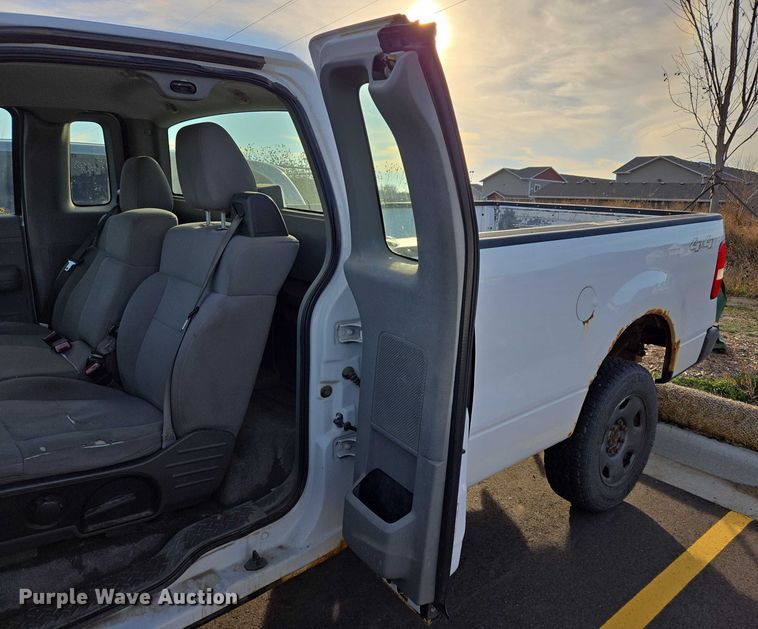 image for item ES2564 2005 Ford F150 pickup truck