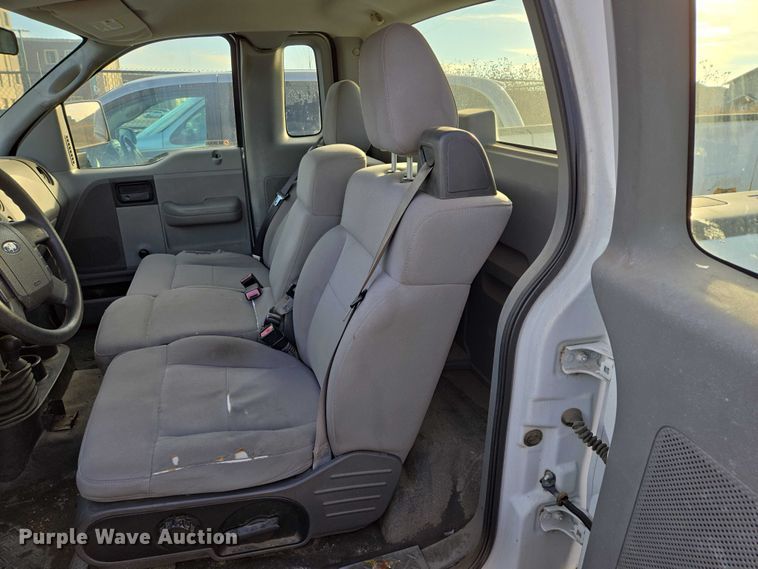 image for item ES2564 2005 Ford F150 pickup truck