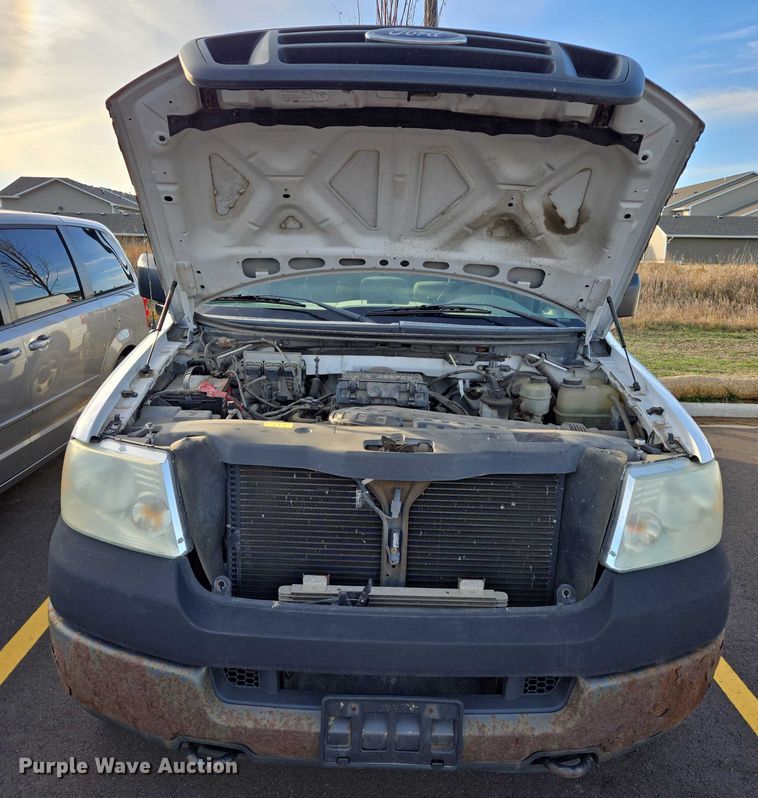 image for item ES2564 2005 Ford F150 pickup truck