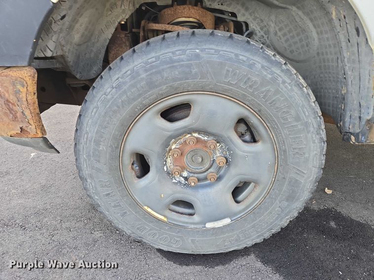 image for item ES2564 2005 Ford F150 pickup truck