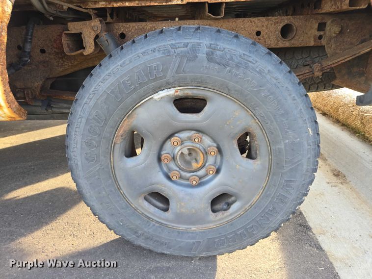 image for item ES2564 2005 Ford F150 pickup truck