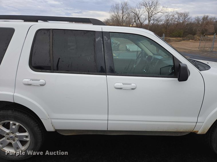 image for item ES2565 2010 Ford Explorer SUV