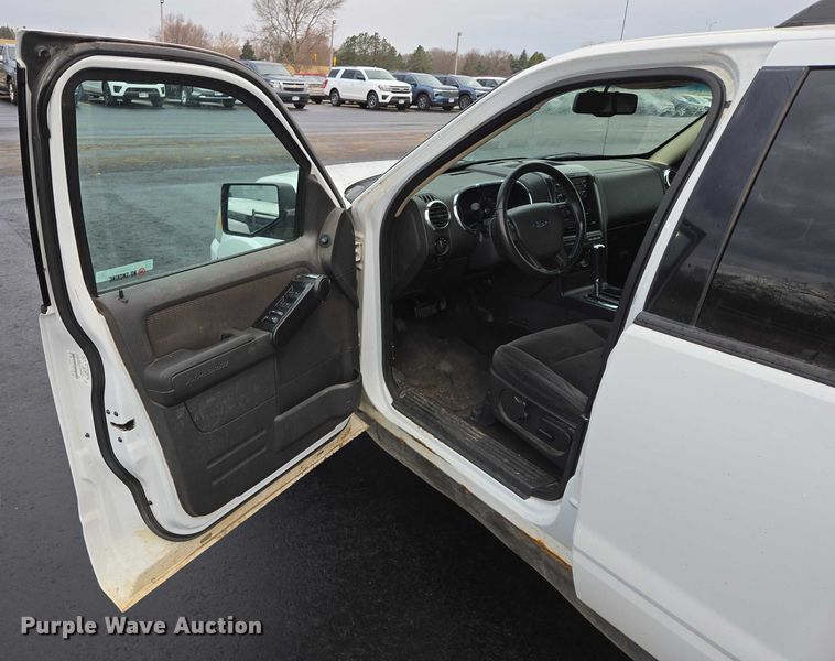 image for item ES2565 2010 Ford Explorer SUV