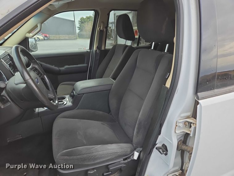 image for item ES2565 2010 Ford Explorer SUV