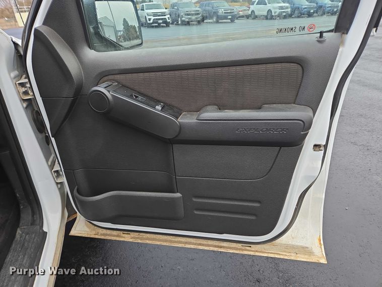 image for item ES2565 2010 Ford Explorer SUV