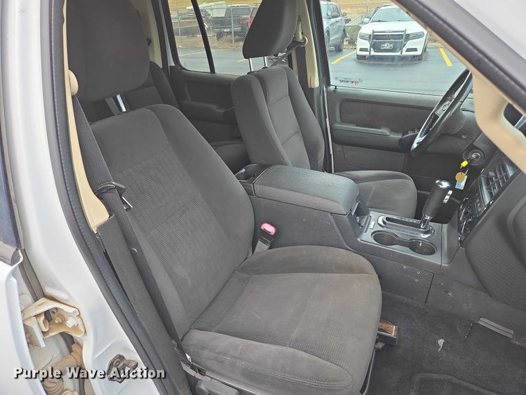 image for item ES2565 2010 Ford Explorer SUV