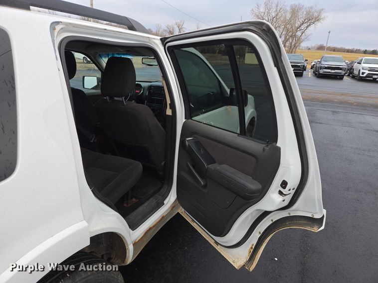image for item ES2565 2010 Ford Explorer SUV